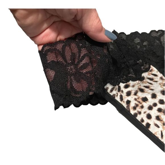 VICTORIA’S SECRET LEOPARD CHEETAH PRINT FLORAL LACE TRIM THONG M NWT - Picture 2 of 5